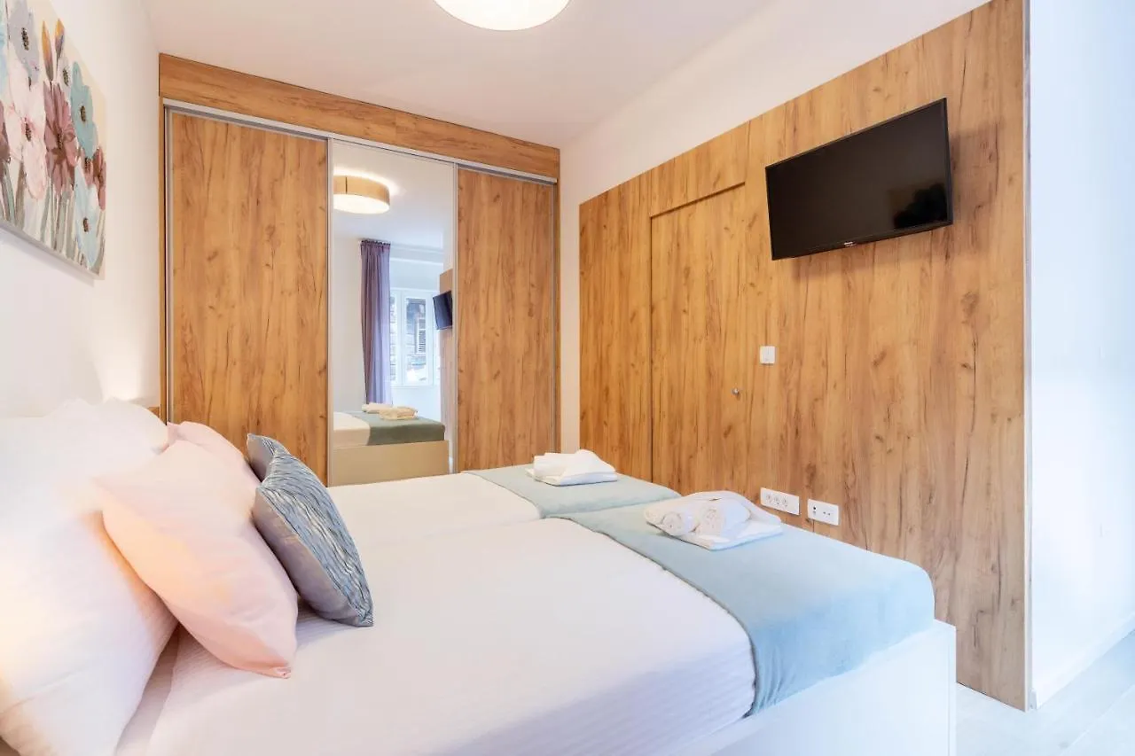 Apartments Fiorello Rijeka 0*,